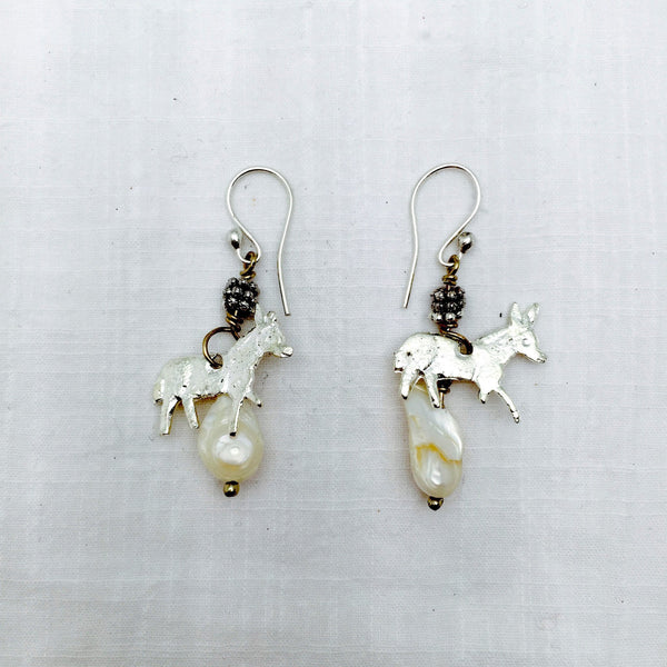 Cristina milagro pearl earrings - Abrazo Style Shop